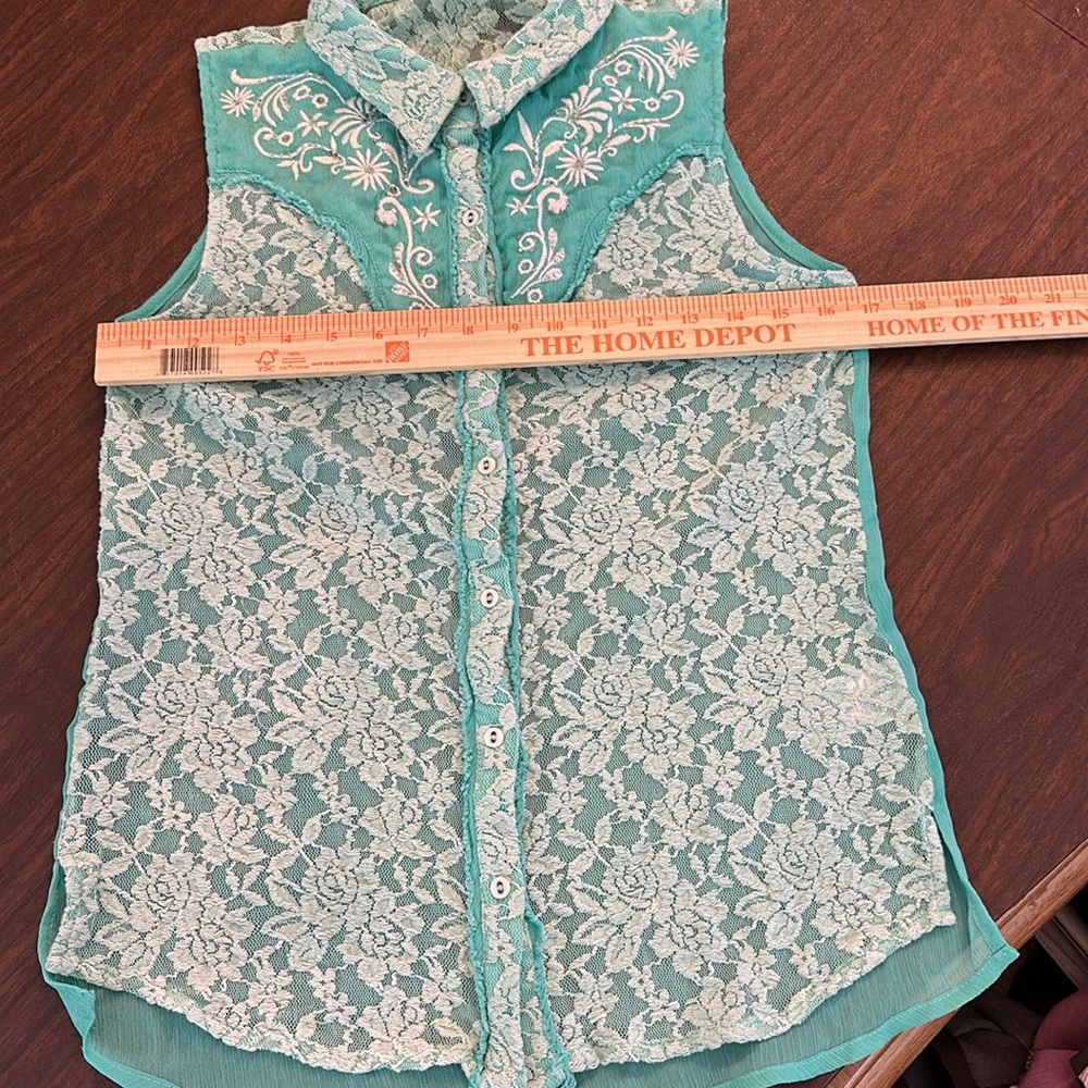 Miss Me Sheer Lace Sleeveless Button Up Top - Picture 3 of 5